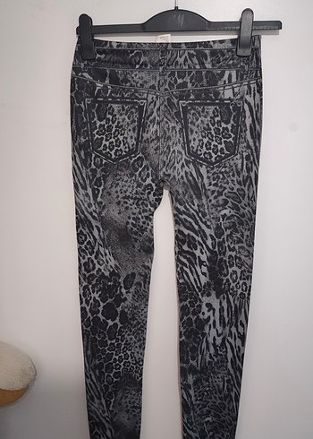 Gri Zebra Desenli Kadın Tayt - Görsel 4