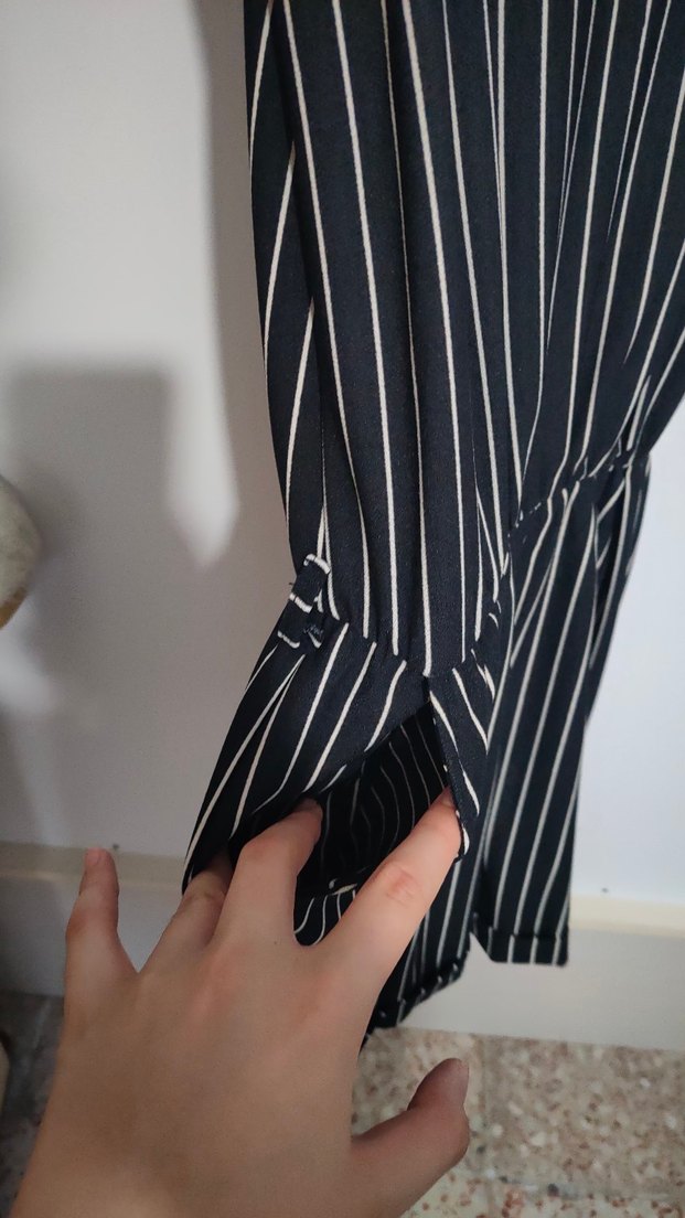 Çizgili Siyah Askılı Şortlu Kadın Tulum - Görsel 2