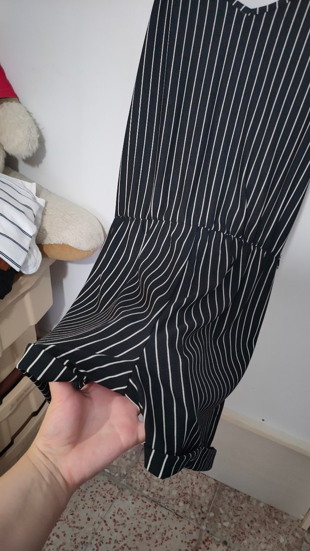 Çizgili Siyah Askılı Şortlu Kadın Tulum - Görsel 4