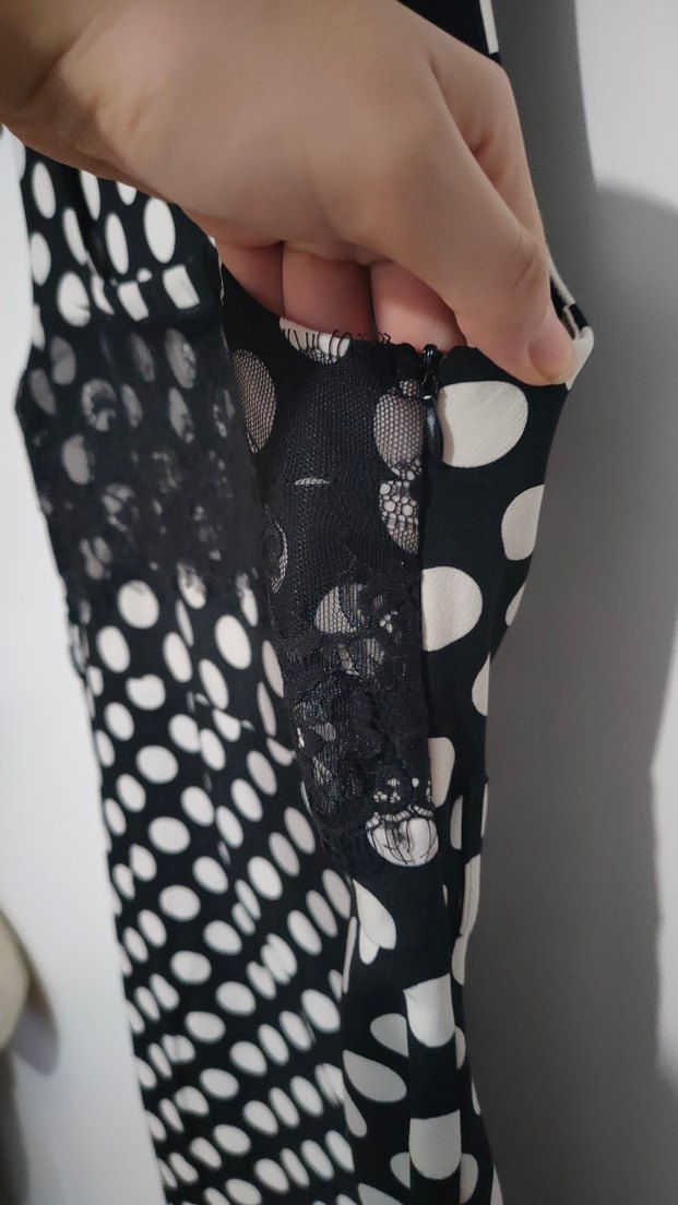 Dantel Detaylı Siyah Puantiyeli Kısa Elbise - Görsel 3