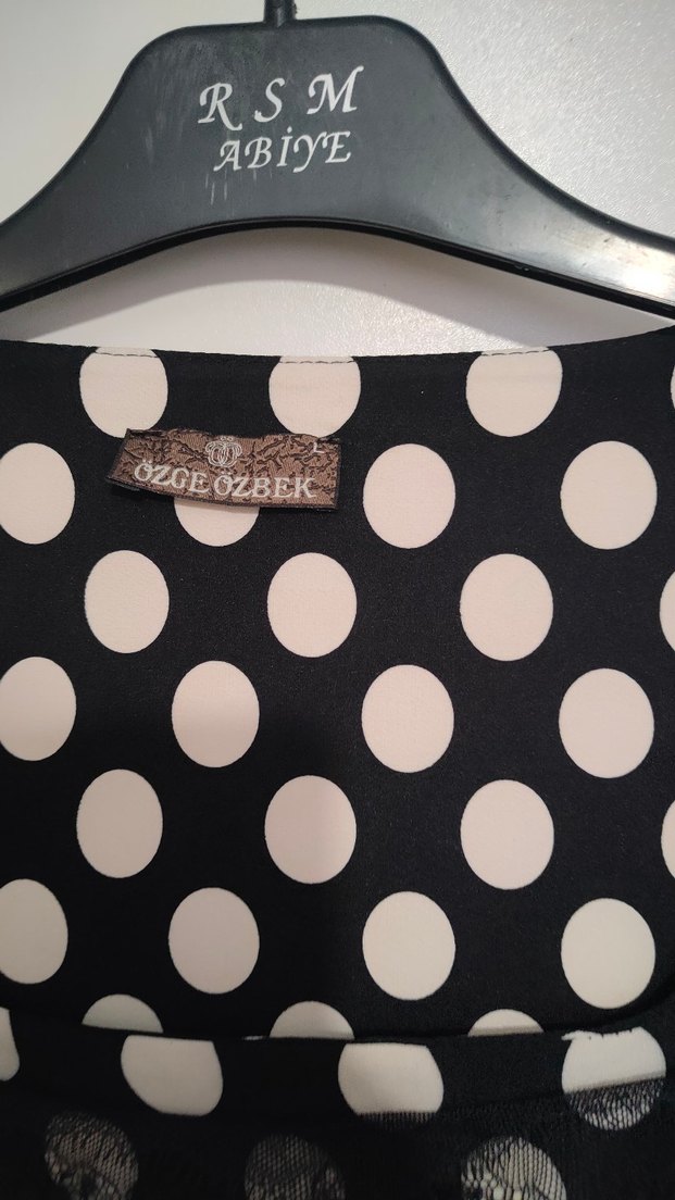 Dantel Detaylı Siyah Puantiyeli Kısa Elbise - Görsel 2