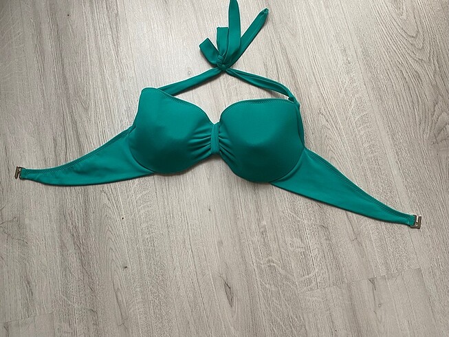 Bikini üstü Renk yeşil 40 beden sadece bir kez giydim