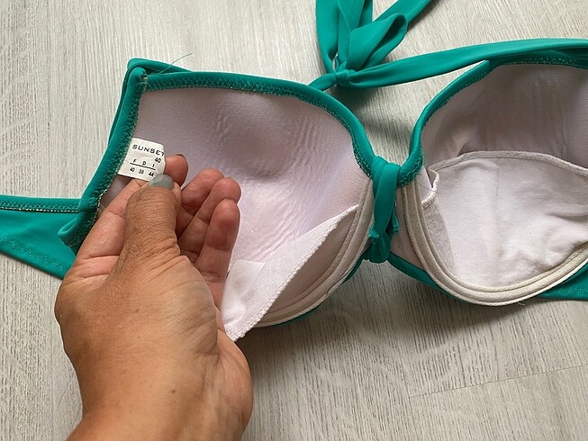 l Beden Bikini üstü Renk yeşil 40 beden sadece bir kez giydim