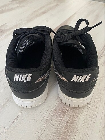 36,5 Beden siyah Renk Nike w dunk low se