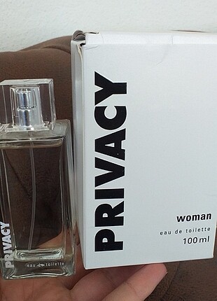 prıvacy woman parfüm