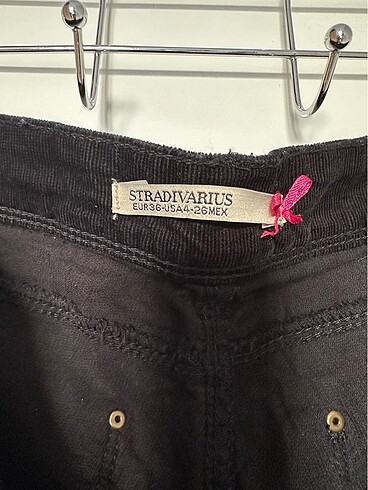 36 Beden Stradivarius kadife mini şort