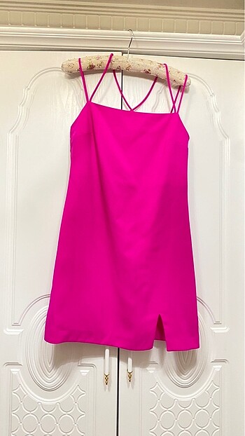 Pembe elbise