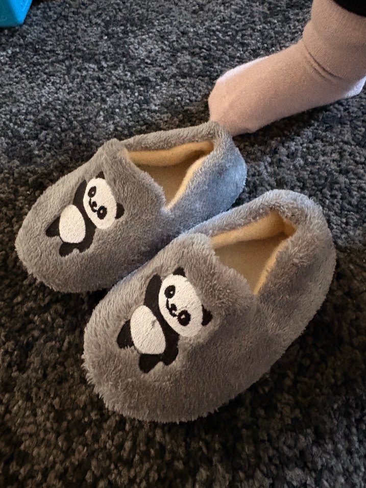 Gri Nakışlı Kürklü Kız Çocuk Ev Terliği - Görsel 3