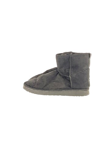 Ugg Bot %70 İndirimli.