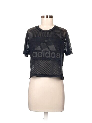 Adidas T-shirt %70 İndirimli.