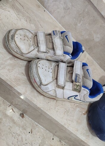 31 Beden beyaz Renk Nike erkek çocuk ayakkabısı