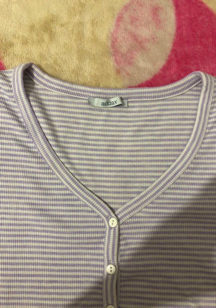 Mor beyaz düğmeli bluz - Görsel 2