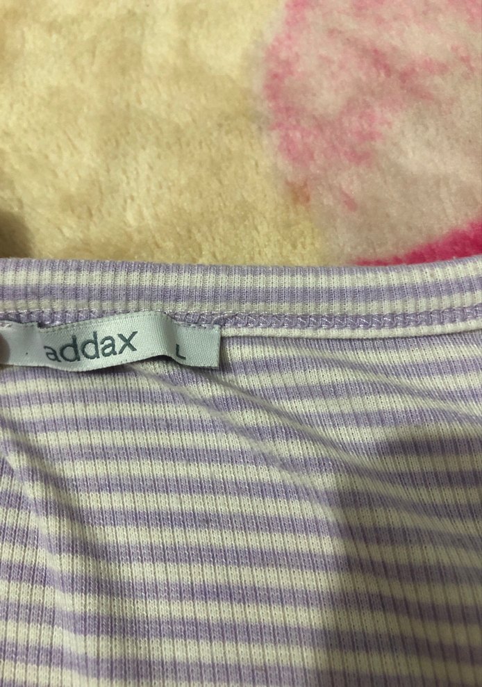 Mor beyaz düğmeli bluz - Görsel 3