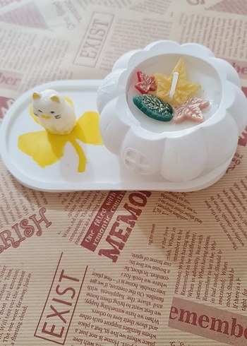 Beden Beyaz Kabak Şeklinde Mum,Vernikli alçı tabak ve Kedi Figürü