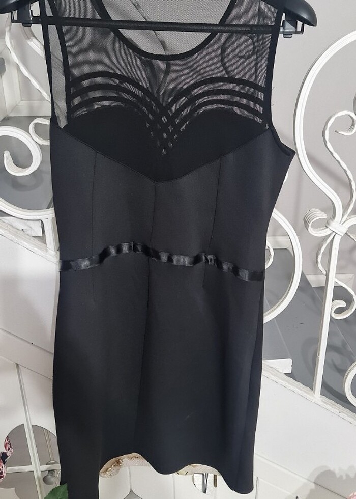 Pullarından 2 renk olan toparlayıcı elbise. - Görsel 3