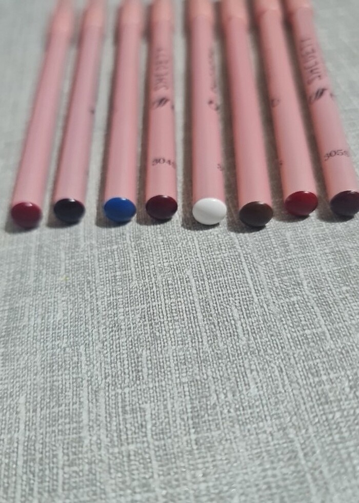 Renkli dudak kalemleri.Adet fiyatı. - Görsel 2