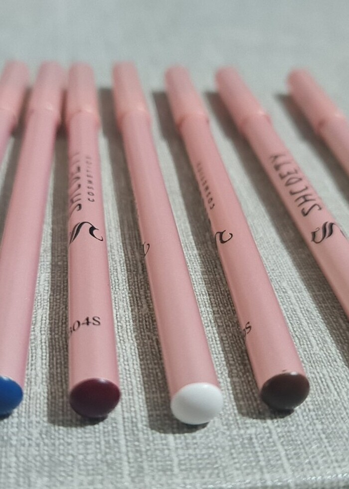 Renkli dudak kalemleri.Adet fiyatı. - Görsel 3