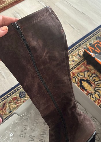 Kahverengi Süet Nakışlı Topuklu Çizme - Görsel 7