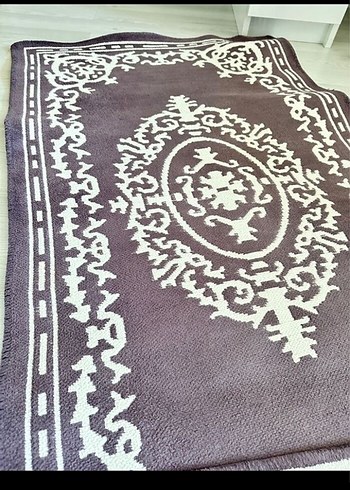 Siyah Nakışlı Geleneksel Halı - Görsel 3