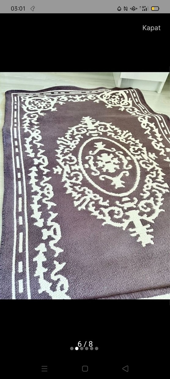 Siyah Nakışlı Geleneksel Halı - Görsel 3