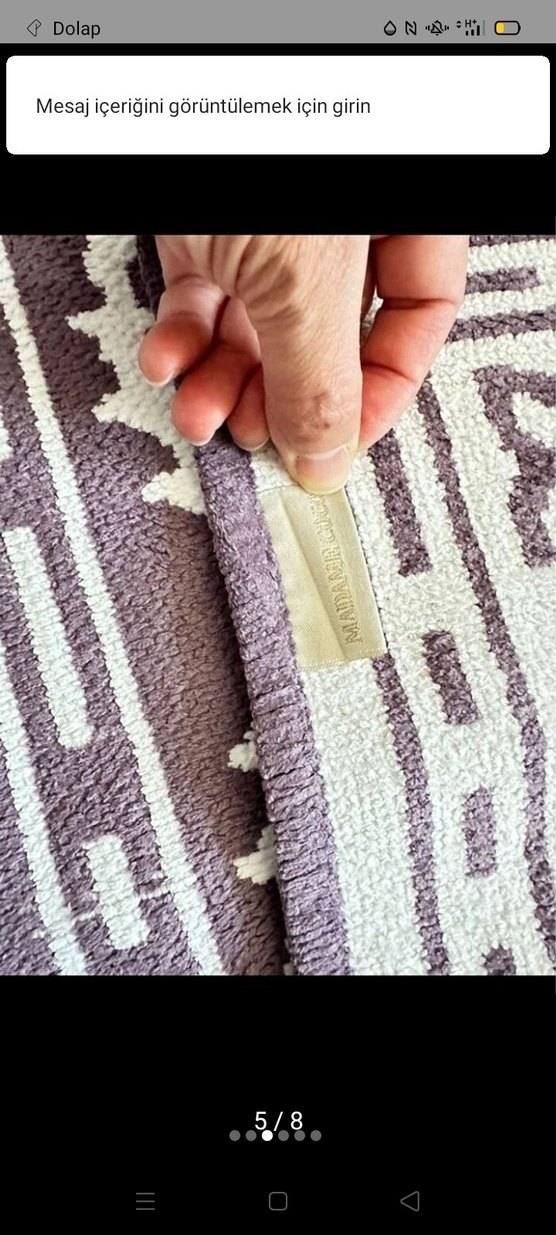 Siyah Nakışlı Geleneksel Halı - Görsel 4