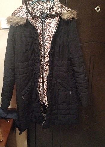 Leopar Desenli Siyah Kadın Mont