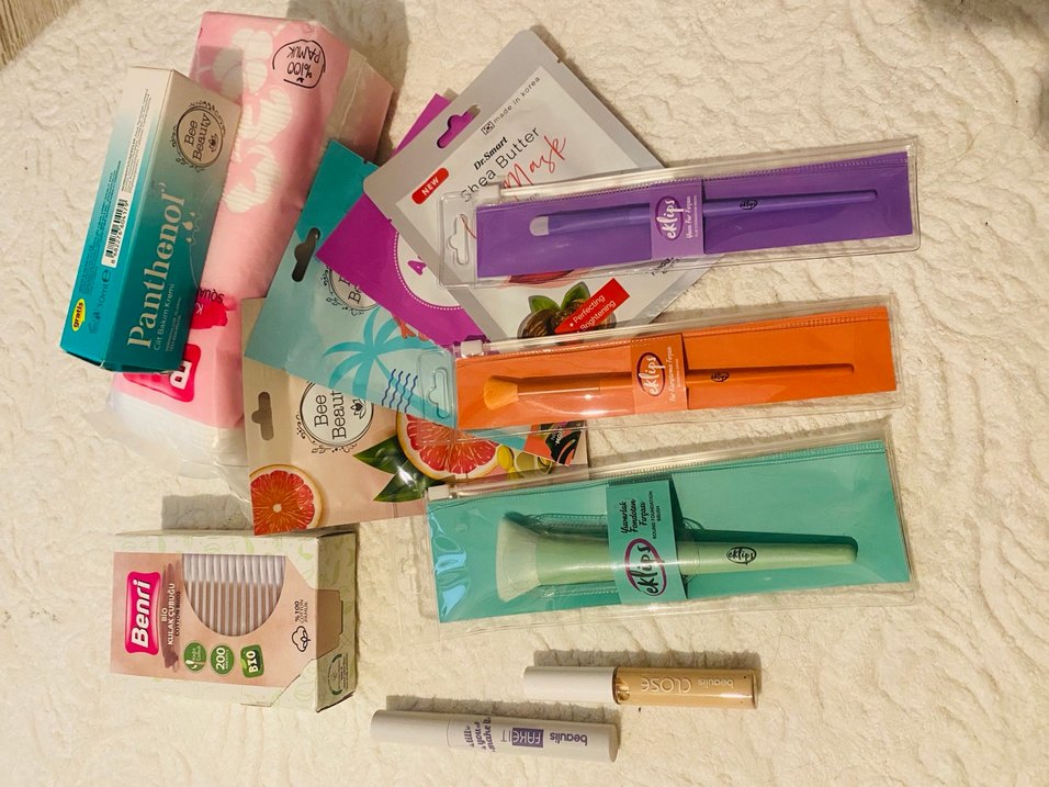 Pastel Pembe Makyaj Ürünleri Seti - Görsel 2