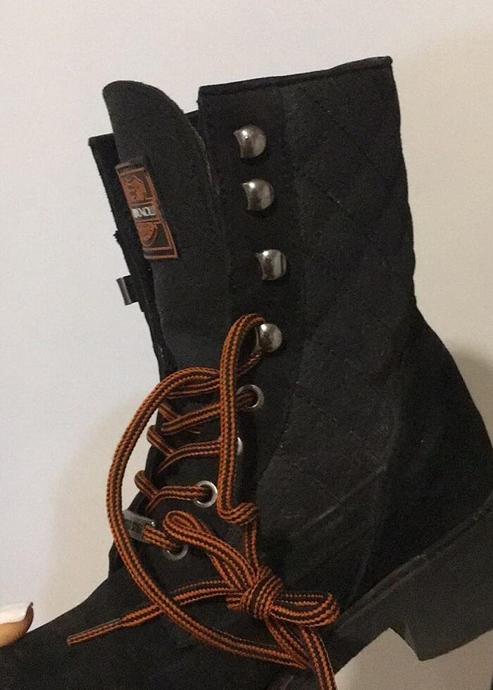 Siyah bot - Görsel 2