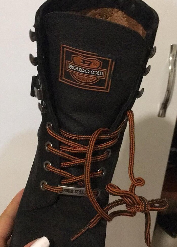 Siyah bot - Görsel 4