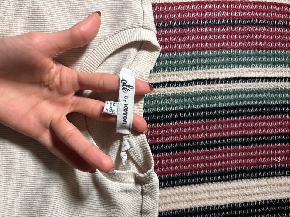 Krem ve Siyah Kısa Kollu Tişört - Görsel 3