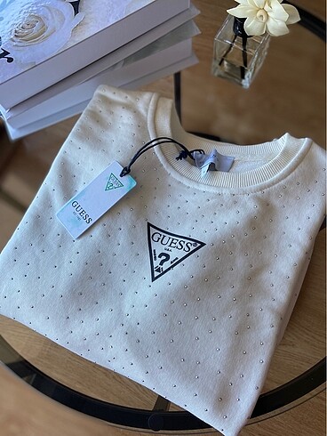 Guess beyaz taşlı sweat