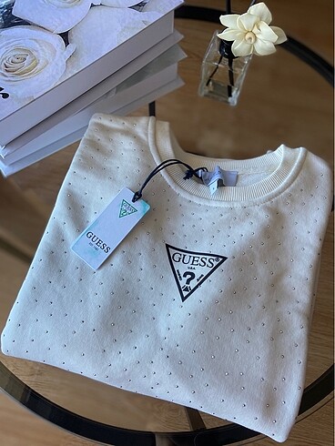 Guess beyaz taşlı sweat