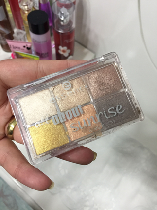 Essence far paleti