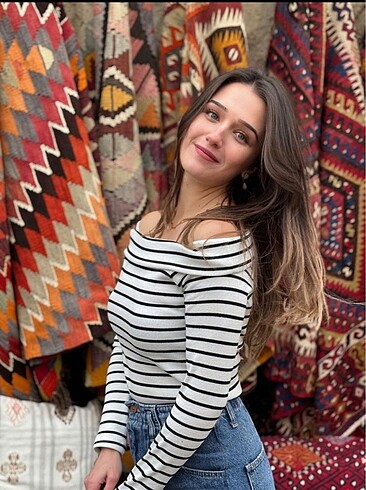 Yakası açık bluz