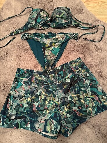 Şortlu bikini takımı