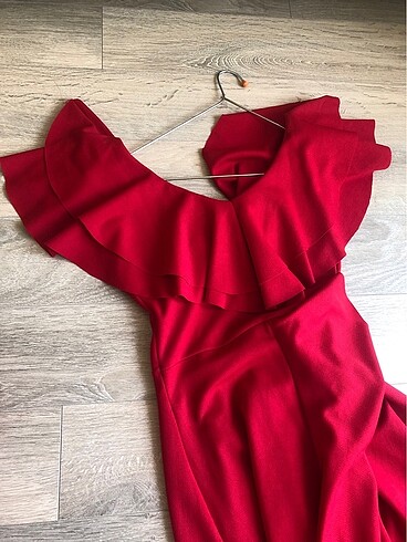 xs Beden Kırmızı elbise/ abiye fırfırlı