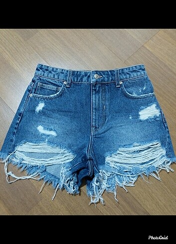 36 Beden BERSHKA DENIM YIRTIK KOT ŞORT