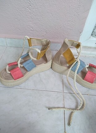 Dolgu topuk spor sandalet 