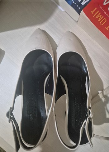 Beyaz Tokalı Kadın Topuklu Stiletto - Görsel 2