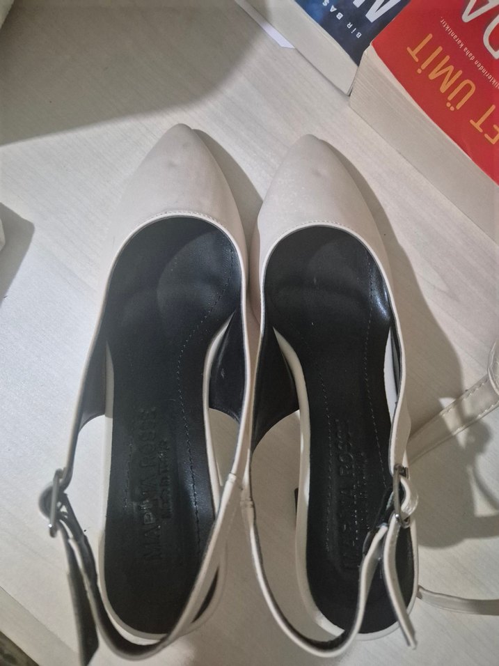 Beyaz Tokalı Kadın Topuklu Stiletto - Görsel 2