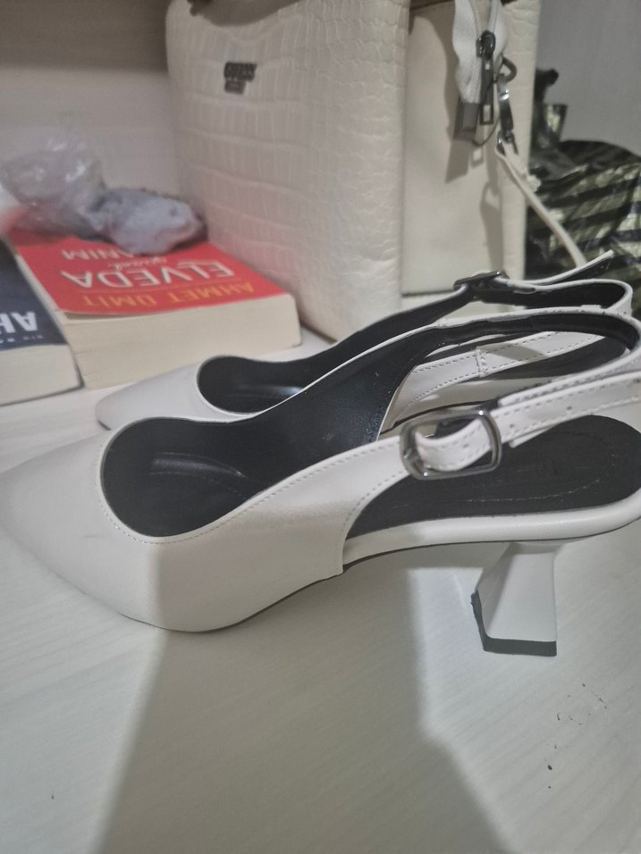 Beyaz Tokalı Kadın Topuklu Stiletto - Görsel 3