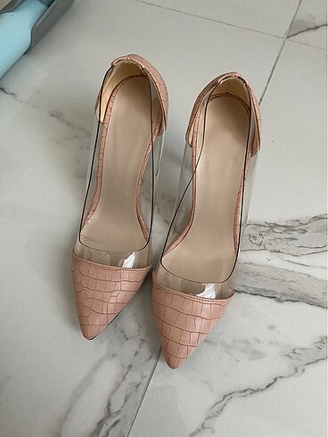 Ten rengi stiletto
