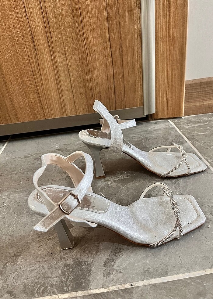 Topuklu ayakkabı - Görsel 2