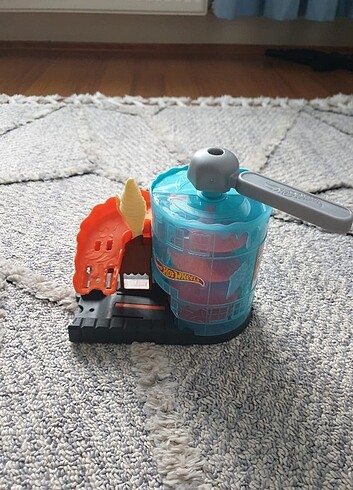  Beden Hot wheels asansörlü oyuncak
