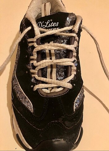 Skechers Orijinal ürün 39 no ama 38.5 daha rahat oluyor
