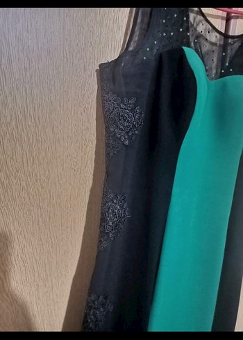 Yeşil Siyah yan güpürlü elbise abiye kuyruklu - Görsel 2