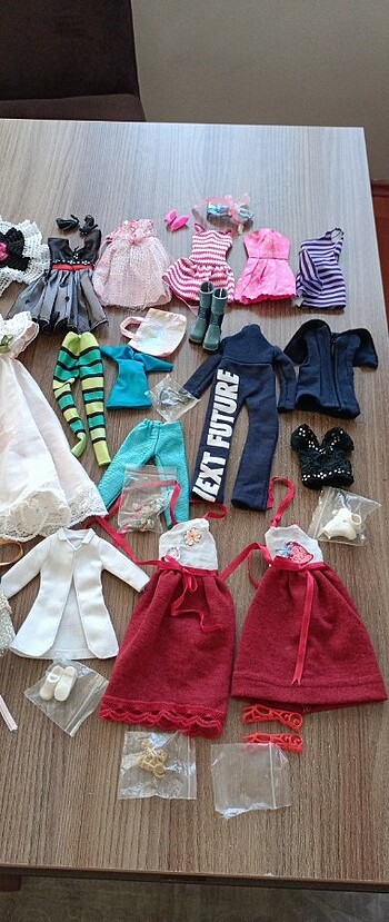 Beden Barbie ve winx elbise aksesuarları