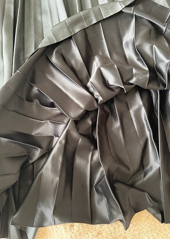 Siyah Pileli Uzun Kadın Etek - Görsel 4