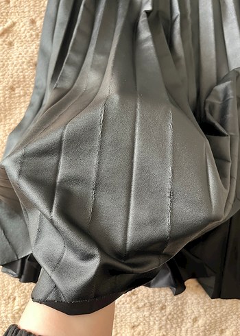 Siyah Pileli Uzun Kadın Etek - Görsel 3