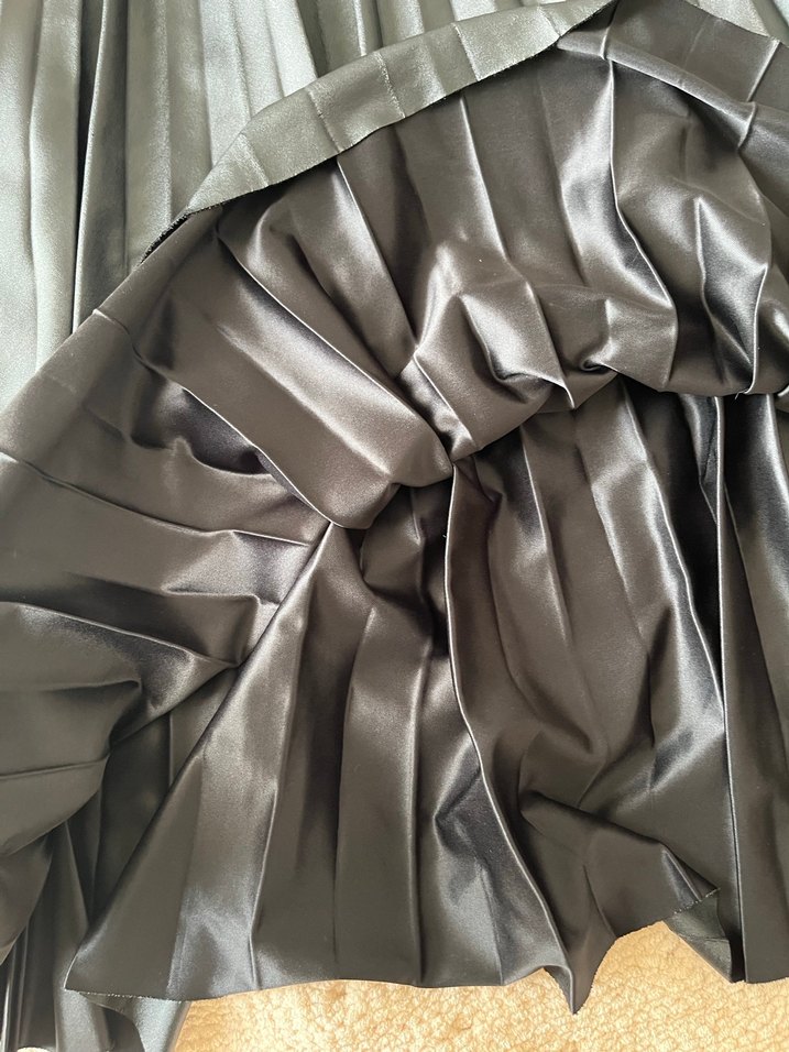 Siyah Pileli Uzun Kadın Etek - Görsel 4